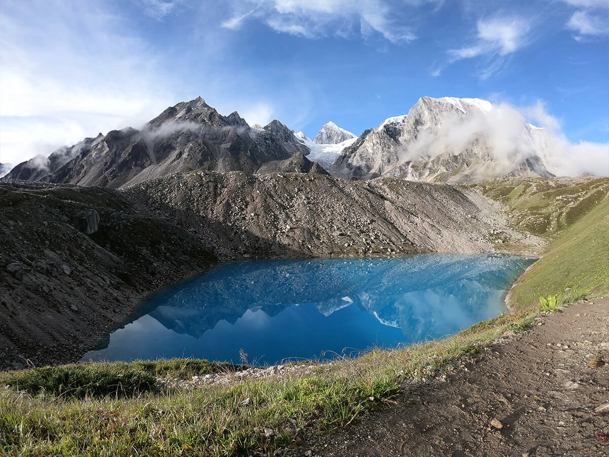 Amazing Lake Near Larke Pass Trail