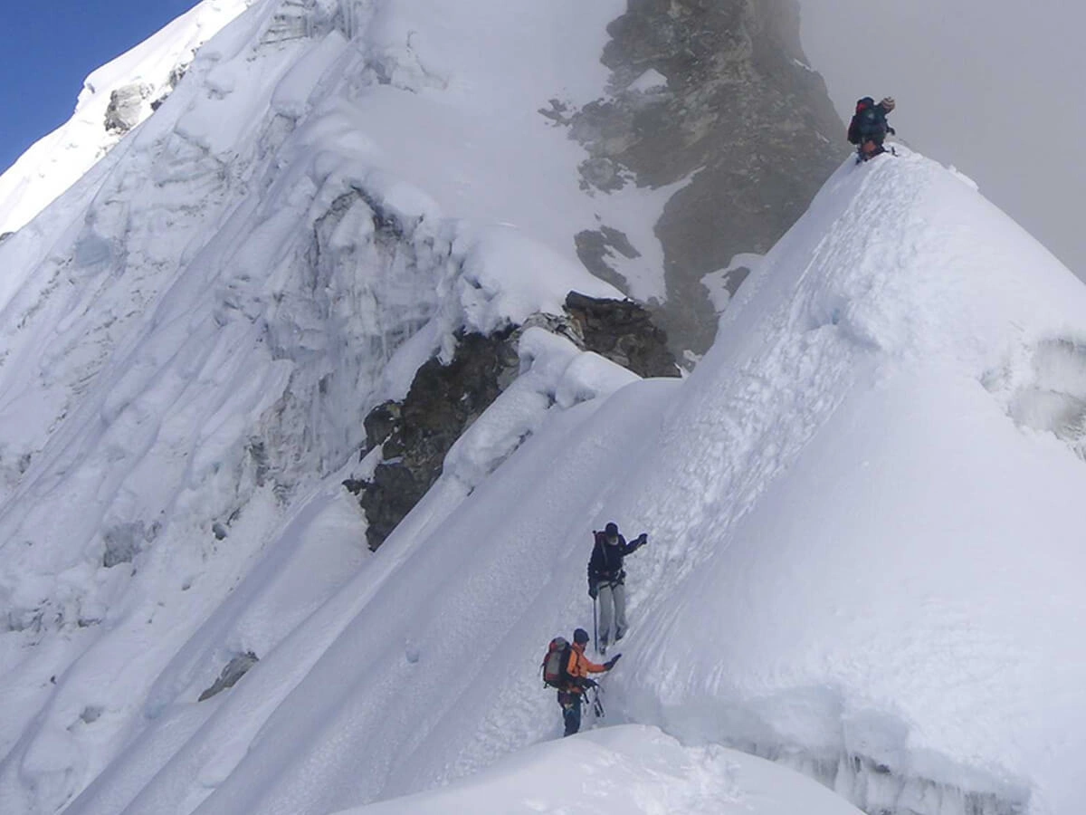 Lobuche Peak Climbing Guide 1